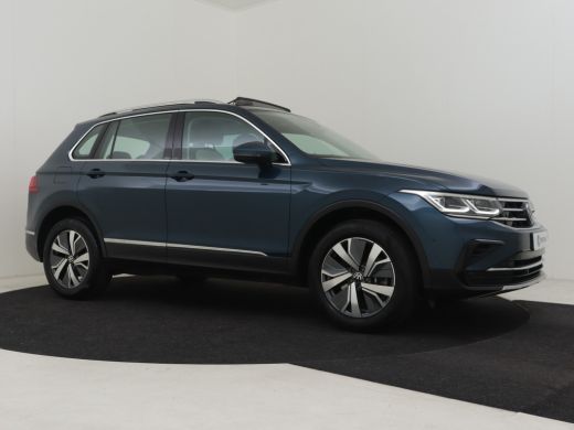 Volkswagen Tiguan 1.4 TSI eHybrid Elegance Panorama dak | Keyless | Navigatie | Adaptief cruise control | Stuur + s... ActivLease financial lease