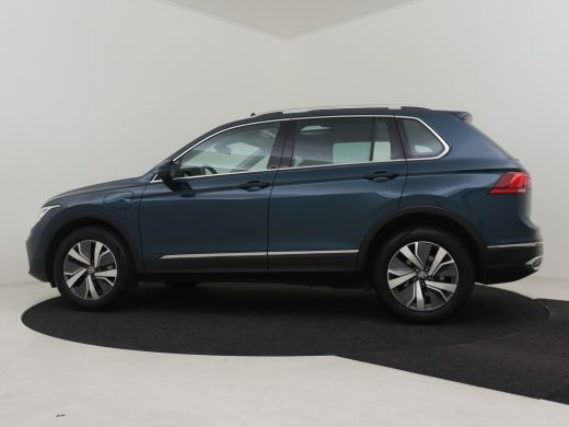 Volkswagen Tiguan 1.4 TSI eHybrid Elegance Panorama dak | Keyless | Navigatie | Adaptief cruise control | Stuur + s... ActivLease financial lease