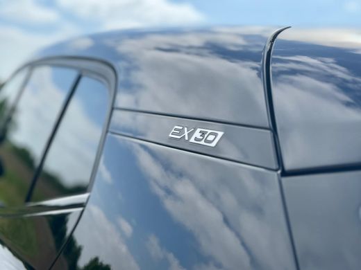 Volvo  EX30 Single Motor Extended Range Ultra 272pk | 19" Lichtmetalen velgen | Getint glas ActivLease financial lease