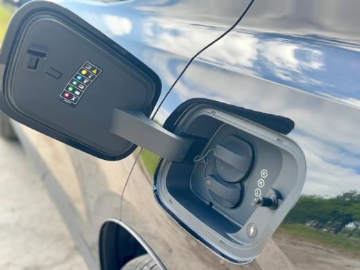 Volvo  EX30 Single Motor Extended Range Ultra 272pk | 19" Lichtmetalen velgen | Getint glas ActivLease financial lease
