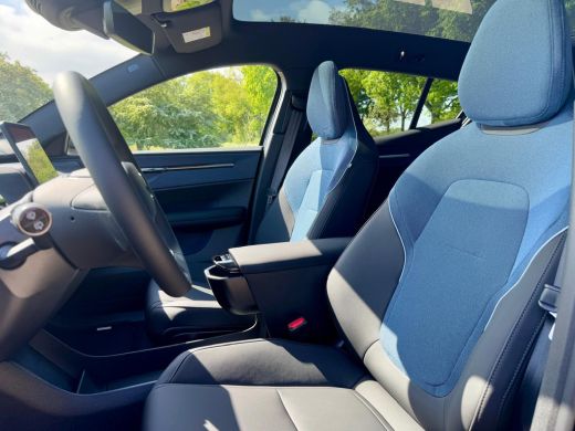 Volvo  EX30 Single Motor Extended Range Ultra 272pk | 19" Lichtmetalen velgen | Getint glas ActivLease financial lease