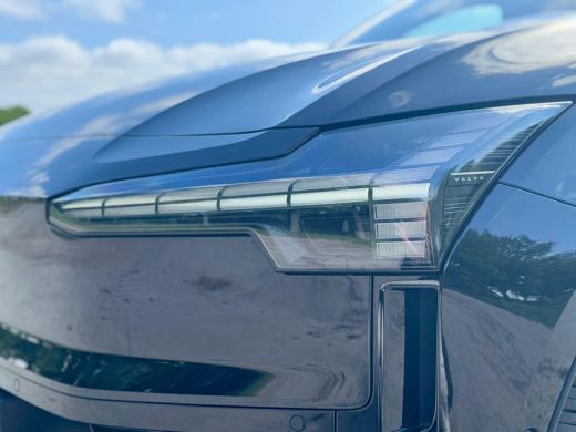 Volvo  EX30 Single Motor Extended Range Ultra 272pk | 19" Lichtmetalen velgen | Getint glas ActivLease financial lease