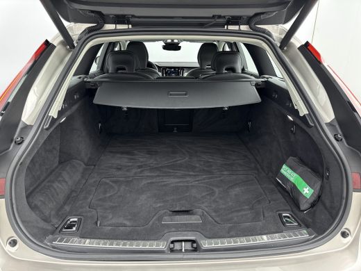 Volvo  V90 2.0 T6 Plug-in hybrid AWD Ultra Dark | Panoramadak | Trekhaak | 360 Camera + PDC | Elektr. verst... ActivLease financial lease