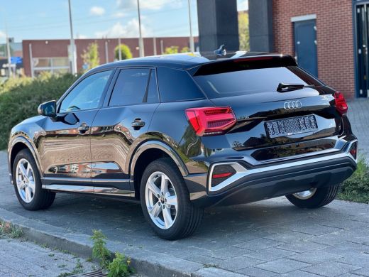 Audi Q2 35 TFSI 150pk s-tronic S Edition | Privacy glass | Afgevlakt stuurwiel | Matrix-LED ActivLease financial lease
