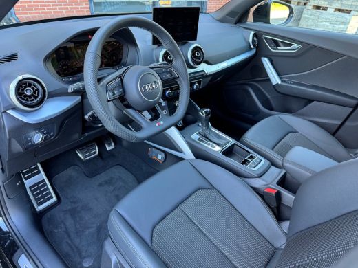 Audi Q2 35 TFSI 150pk s-tronic S Edition | Privacy glass | Afgevlakt stuurwiel | Matrix-LED ActivLease financial lease