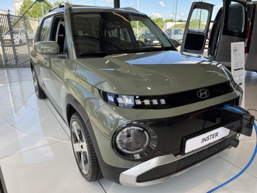 Hyundai Inster Evolve 49 kWh | Meest luxe uitvoering | Gratis Upgrade voordeel | Rijklaarprijs! | ActivLease financial lease