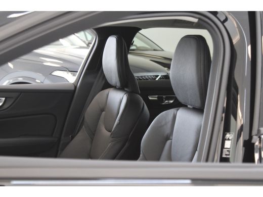 Volvo  V60 T6 350PK AWD Essential | Leer | Pilot Assist | BLIS | 19'' | Getint Glas  | Lendensteun | Park As... ActivLease financial lease