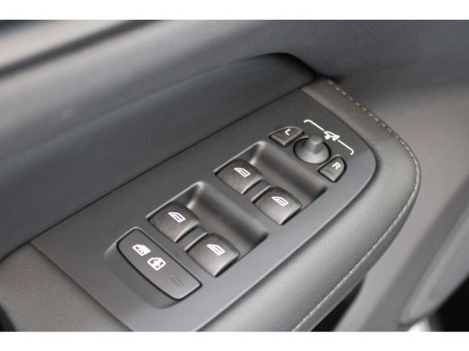 Volvo  V60 T6 350PK AWD Essential | Leer | Pilot Assist | BLIS | 19'' | Getint Glas  | Lendensteun | Park As... ActivLease financial lease