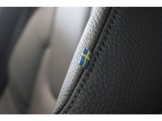 Volvo  V60 T6 350PK AWD Essential | Leer | Pilot Assist | BLIS | 19'' | Getint Glas  | Lendensteun | Park As... ActivLease financial lease