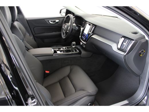 Volvo  V60 T6 350PK AWD Essential | Leer | Pilot Assist | BLIS | 19'' | Getint Glas  | Lendensteun | Park As... ActivLease financial lease