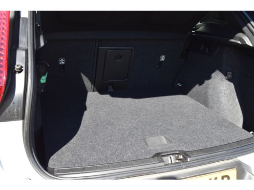Volvo  XC40 P8 AWD R-Design | BLIS | Lane Assist | Google | ActivLease financial lease