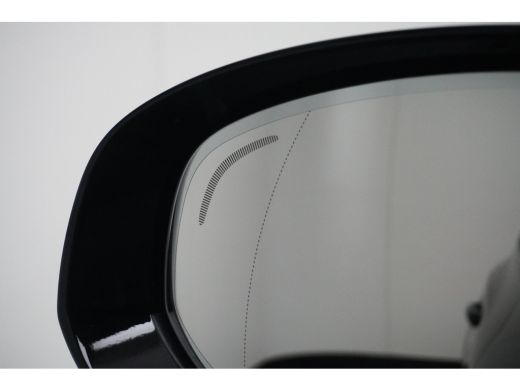 Volvo  XC60 T6 Plug-in hybrid AWD Plus Dark | Pano | Trekhaak | Elek.Stoel + Geheugen | ActivLease financial lease