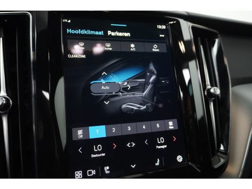 Volvo  XC60 T6 Plug-in hybrid AWD Plus Dark | Pano | Trekhaak | Elek.Stoel + Geheugen | ActivLease financial lease