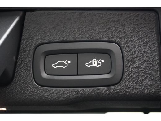 Volvo  XC60 T6 Plug-in hybrid AWD Plus Dark | Pano | Trekhaak | Elek.Stoel + Geheugen | ActivLease financial lease