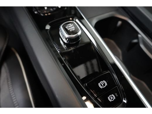 Volvo  XC60 T6 Plug-in hybrid AWD Plus Dark | Pano | Trekhaak | Elek.Stoel + Geheugen | ActivLease financial lease