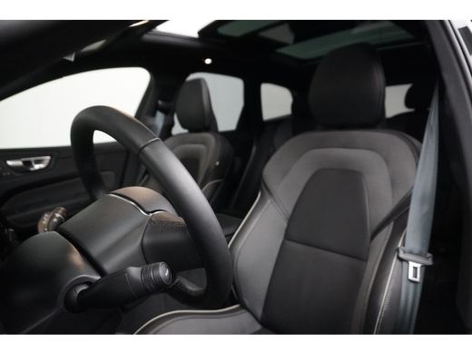 Volvo  XC60 T6 Plug-in hybrid AWD Plus Dark | Pano | Trekhaak | Elek.Stoel + Geheugen | ActivLease financial lease
