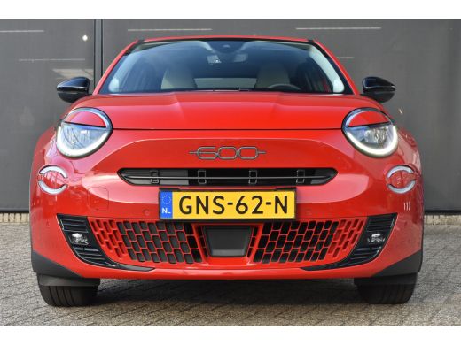 Fiat 600 Urban 54 kWh 3 Fase 156pk | Pack Comfort + Style | Navigatie | Dodehoek-Detectie | Keyless-Entry ... ActivLease financial lease