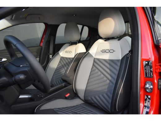 Fiat 600 Urban 54 kWh 3 Fase 156pk | Pack Comfort + Style | Navigatie | Dodehoek-Detectie | Keyless-Entry ... ActivLease financial lease