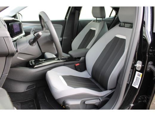 Opel Mokka Electric Level 3 50 kWh / Navigatie / Camera / Dodehoek / Stuur -en stoelverwarming / LED / Carplay / ECC / ActivLease financial lease