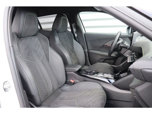 Peugeot 2008 1.2 PURETECH 130PK GT PACK AUTOMAAT / NAVI / LEDER / CLIMA / LED / PDC / 17" LMV / KEYLESS / ALCA... ActivLease financial lease
