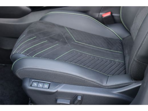Peugeot 2008 1.2 PURETECH 130PK GT PACK AUTOMAAT / NAVI / LEDER / CLIMA / LED / PDC / 17" LMV / KEYLESS / ALCA... ActivLease financial lease