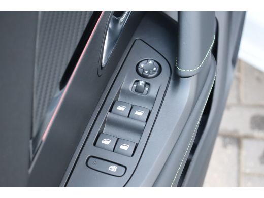 Peugeot 2008 1.2 PURETECH 130PK GT PACK AUTOMAAT / NAVI / LEDER / CLIMA / LED / PDC / 17" LMV / KEYLESS / ALCA... ActivLease financial lease