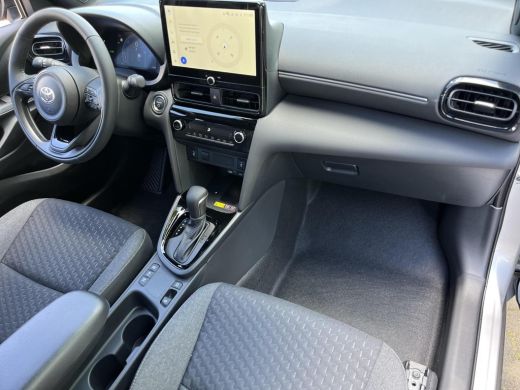 Toyota Yaris Cross 1.5 Hybrid 115 Dynamic | Comfort Pack | Shimmering silver metallic | Nieuw uit voorraad leverbaar | ActivLease financial lease