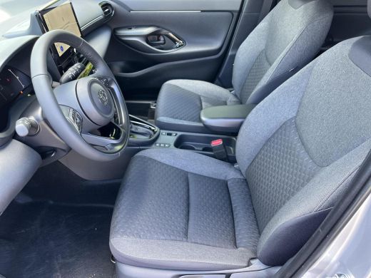 Toyota Yaris Cross 1.5 Hybrid 115 Dynamic | Comfort Pack | Shimmering silver metallic | Nieuw uit voorraad leverbaar | ActivLease financial lease