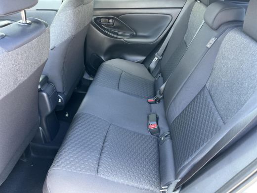 Toyota Yaris Cross 1.5 Hybrid 115 Dynamic | Comfort Pack | Shimmering silver metallic | Nieuw uit voorraad leverbaar | ActivLease financial lease