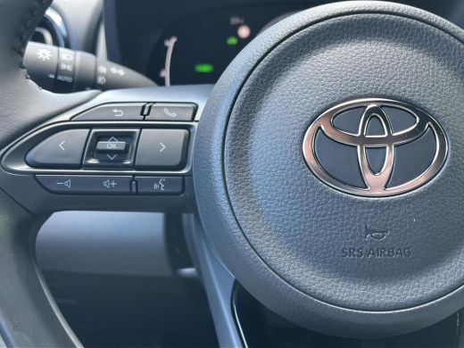 Toyota Yaris Cross 1.5 Hybrid 115 Dynamic | Comfort Pack | Shimmering silver metallic | Nieuw uit voorraad leverbaar | ActivLease financial lease