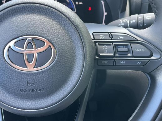 Toyota Yaris Cross 1.5 Hybrid 115 Dynamic | Comfort Pack | Shimmering silver metallic | Nieuw uit voorraad leverbaar | ActivLease financial lease