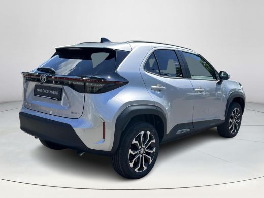 Toyota Yaris Cross 1.5 Hybrid 115 Dynamic | Comfort Pack | Shimmering silver metallic | Nieuw uit voorraad leverbaar | ActivLease financial lease