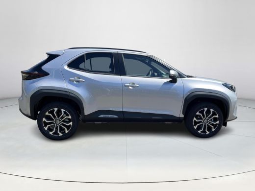 Toyota Yaris Cross 1.5 Hybrid 115 Dynamic | Comfort Pack | Shimmering silver metallic | Nieuw uit voorraad leverbaar | ActivLease financial lease