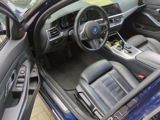 BMW 3 Serie Touring 320e Business Edition Plus NL AUTO | LEDER | STOELVERW | CARPLAY | ActivLease financial lease