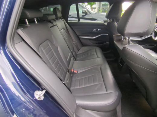 BMW 3 Serie Touring 320e Business Edition Plus NL AUTO | LEDER | STOELVERW | CARPLAY | ActivLease financial lease