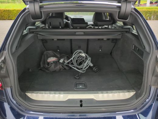 BMW 3 Serie Touring 320e Business Edition Plus NL AUTO | LEDER | STOELVERW | CARPLAY | ActivLease financial lease