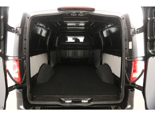 Mercedes Vito 119 CDI Lang 191PK Automaat Clima Camera Cruise LED Navi Leder 3 Persoons PDC 17"LMV Trekhaak ActivLease financial lease