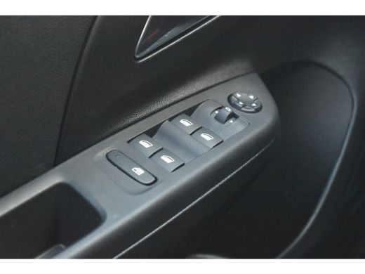 Opel Corsa 1.2 Turbo Hybrid Yes Demo-Deal ! | Navigatie By App | Stoel/Stuurverwarming | Parkeersensoren | D... ActivLease financial lease