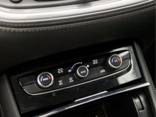 Opel Grandland X 1.2 Turbo Executive Sport (APPLE CARPLAY, GROOT NAVI, CAMERA, GETINT GLAS, SPORTSTOELEN, LEDER, L... ActivLease financial lease