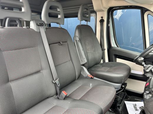 Peugeot Boxer 335 2.0 BlueHDI L3H2 Pro DC | 2 zitplaatsen rechtsvoor | Airco | Alarm klasse 1(startblokkering) ActivLease financial lease