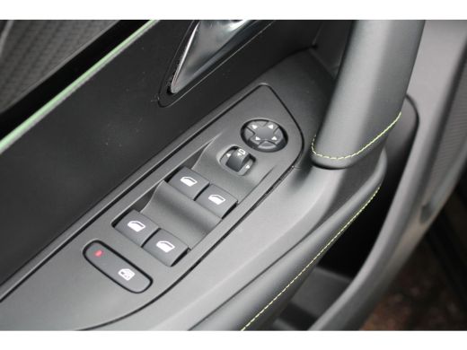 Peugeot e-2008 EV GT 50 kWh | Fase 3 | Navigatie | Panorama/schuifdak | Leder | Stoelverwarming | ActivLease financial lease
