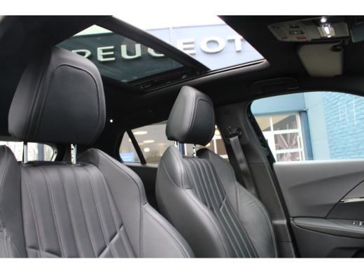 Peugeot e-2008 EV GT 50 kWh | Fase 3 | Navigatie | Panorama/schuifdak | Leder | Stoelverwarming | ActivLease financial lease