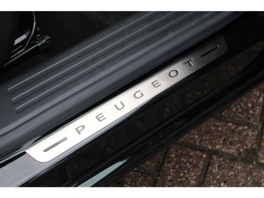 Peugeot e-2008 EV GT 50 kWh | Fase 3 | Navigatie | Panorama/schuifdak | Leder | Stoelverwarming | ActivLease financial lease