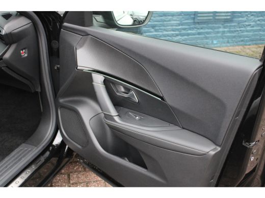 Peugeot e-2008 EV GT 50 kWh | Fase 3 | Navigatie | Panorama/schuifdak | Leder | Stoelverwarming | ActivLease financial lease