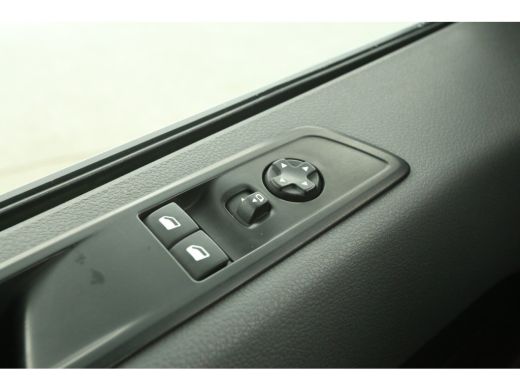 Peugeot Expert 2.0 BlueHDI L3H1 177PK Automaat Airco Cruise 360Camera LED Carplay Trekhaak 3 Persoons PDC 17''LMV ActivLease financial lease