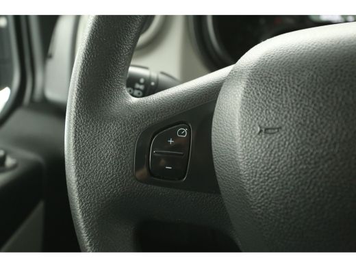 Renault Trafic 1.6 dCi T27 L1H1 Airco Cruise Navigatie Parkeersensoren 17"LMV Elektrpakket Trekhaak ActivLease financial lease