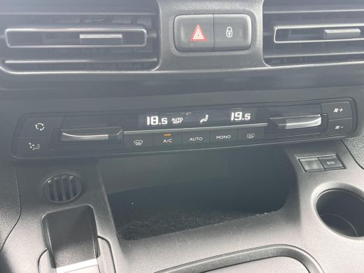 Toyota ProAce 1.2 Turbo Dynamic Long Automaat | 5 zitplaatsen | Carplay | Parkeercamera | Trekhaak | ActivLease financial lease