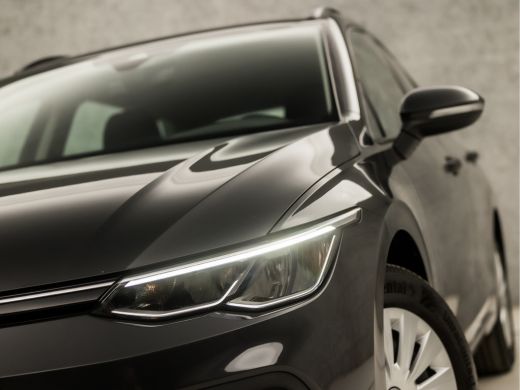 Volkswagen GOLF Variant 1.0 TSI Premium (APPLE CARPLAY, GROOT NAVI, ADAPTIVE CRUISE, TREKHAAK ELEKTRISCH, KEYLESS START, ... ActivLease financial lease