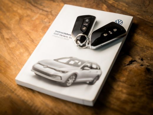 Volkswagen GOLF Variant 1.0 TSI Premium (APPLE CARPLAY, GROOT NAVI, ADAPTIVE CRUISE, TREKHAAK ELEKTRISCH, KEYLESS START, ... ActivLease financial lease