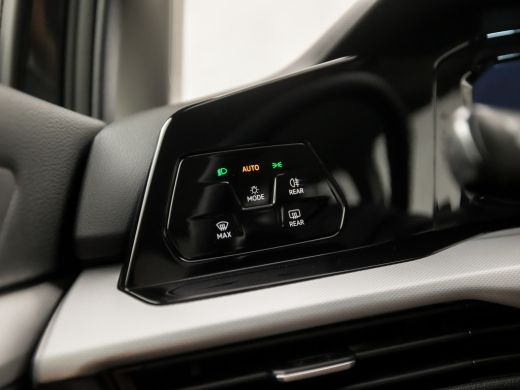 Volkswagen GOLF Variant 1.0 TSI Premium (APPLE CARPLAY, GROOT NAVI, ADAPTIVE CRUISE, TREKHAAK ELEKTRISCH, KEYLESS START, ... ActivLease financial lease